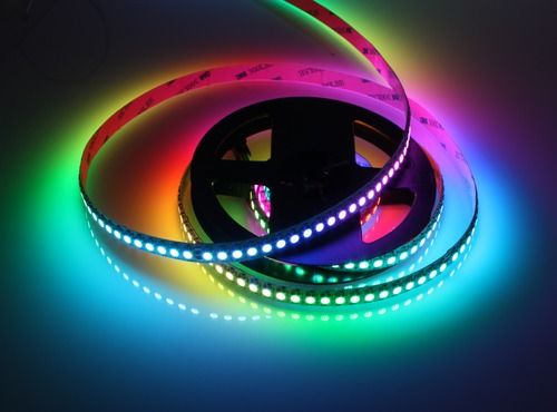 Die neue Version vom RGB-LED Streifen mit lauflicht Funktion von roh-tec.de  